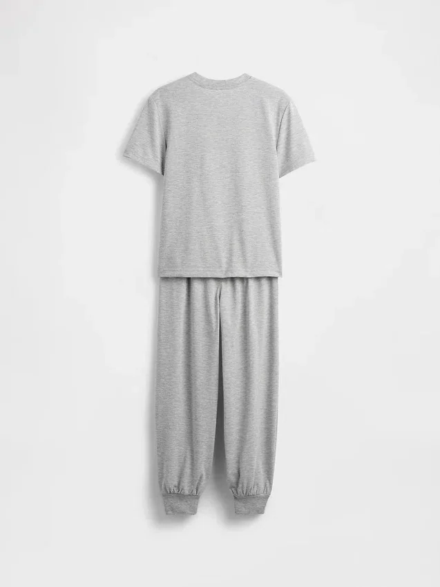 Conjunto de pijama con pantalones de chándal reciclados para niños