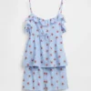 Conjunto de pijama infantil reciclado con camiseta de tirantes con volantes y pantalones cortos