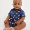 Conjunto de polo de piqué con el oso Brannan para bebé