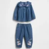 Conjunto de vaqueros con estampado floral para bebé