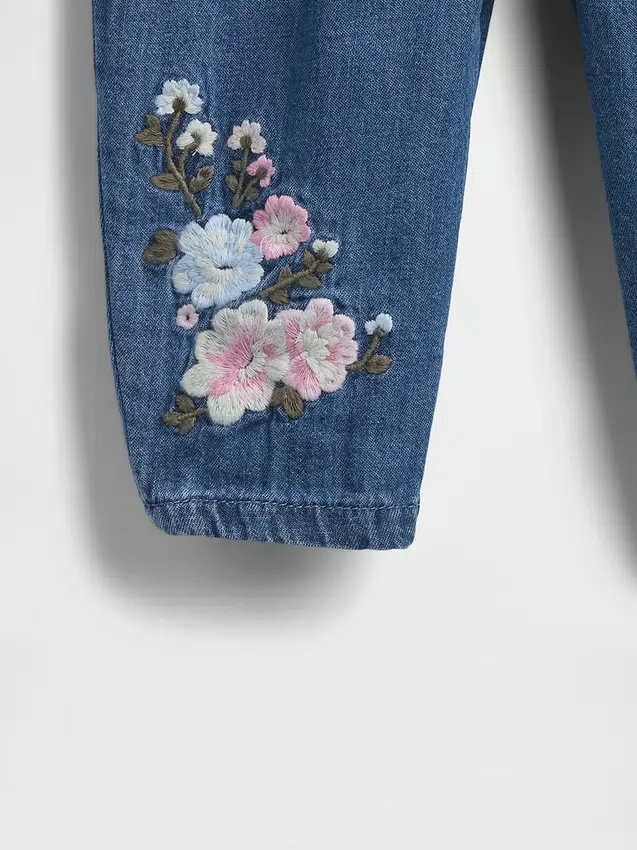 Conjunto de vaqueros con estampado floral para bebé