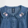 Conjunto de vaqueros con estampado floral para bebé