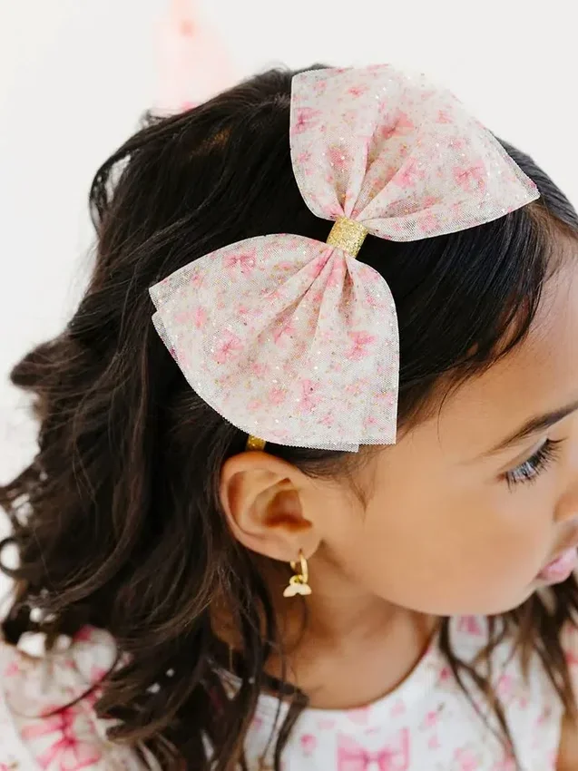 Diadema con lazo de tul y estampado floral delicado «Sweet Wink»
