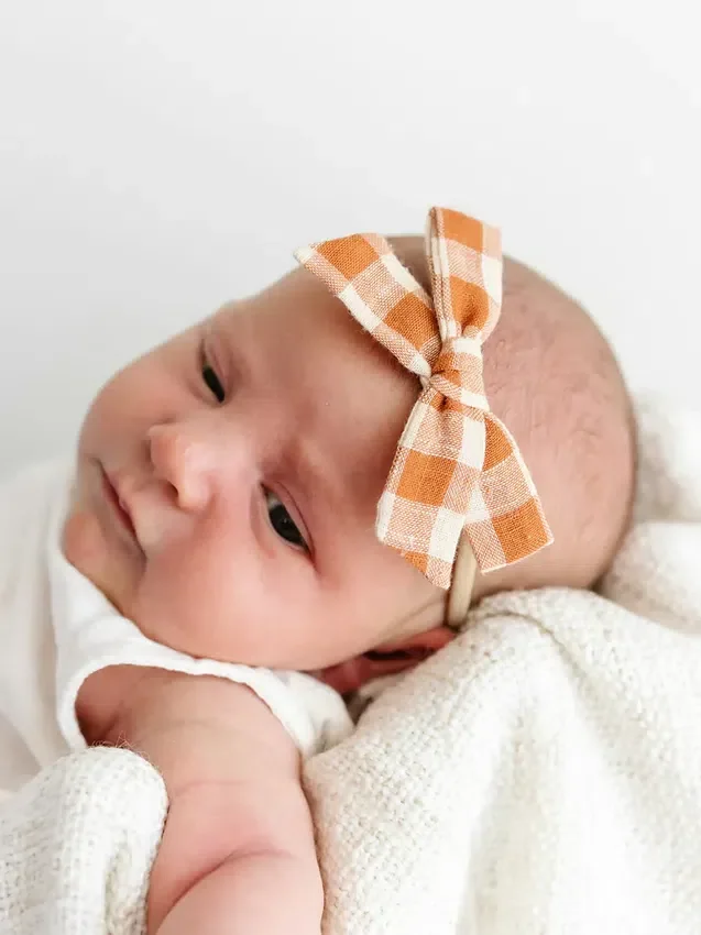 El conjunto de diademas con lazo «Aria»