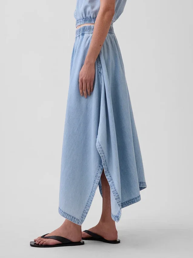 Falda midi de denim con corte en forma de pañuelo
