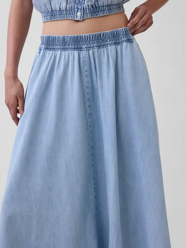Falda midi de denim con corte en forma de pañuelo