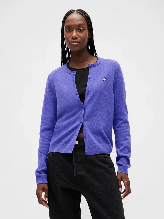 GAP × Disney «Pesadilla antes de Navidad» de Tim Burton: cárdigan CashSoft con calaveras