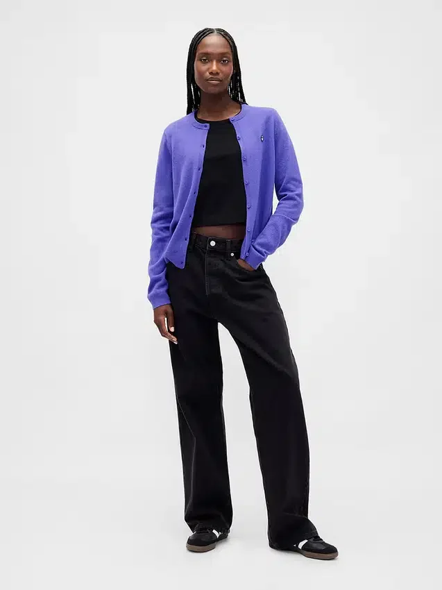 GAP × Disney «Pesadilla antes de Navidad» de Tim Burton: cárdigan CashSoft con calaveras