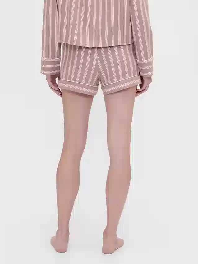Gap × Summer Fridays: Pantalones cortos de pijama de franela a rayas