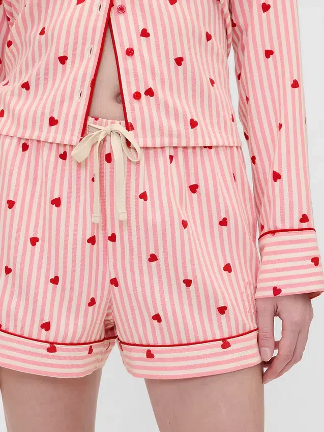 GAP × Summer Fridays: Pantalones cortos de pijama de franela con corazones