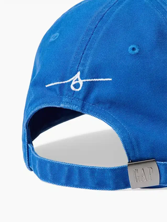 Gorra de béisbol con logotipo azul