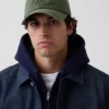 Gorra de béisbol con logotipo desgastado
