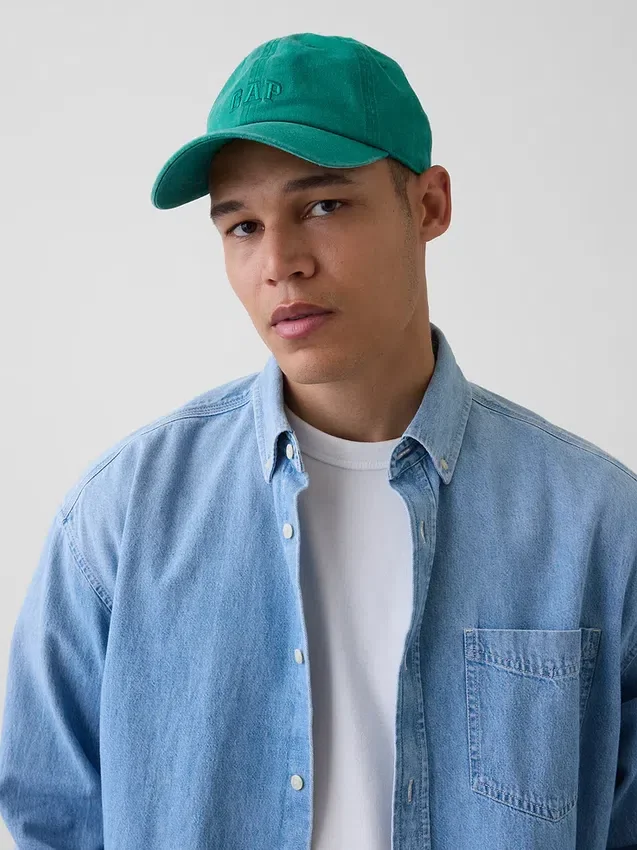 Gorra de béisbol con logotipo desgastado