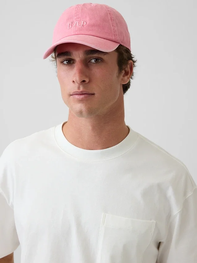 Gorra de béisbol con logotipo desgastado