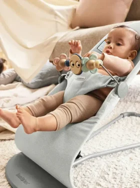 Hamaca para bebés BabyBjörn con juguete de ojos saltones