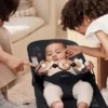 Hamaca para bebés BabyBjörn con juguete de ojos saltones