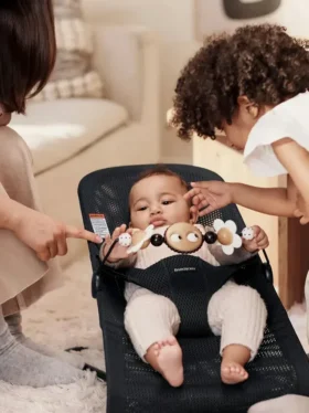 Hamaca para bebés BabyBjörn con juguete de ojos saltones