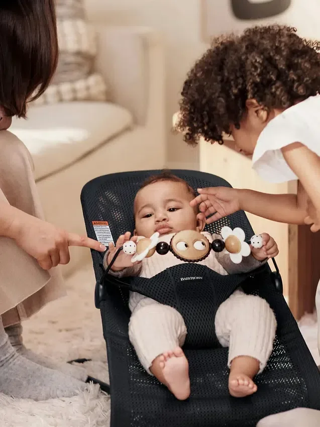 Hamaca para bebés BabyBjörn con juguete de ojos saltones