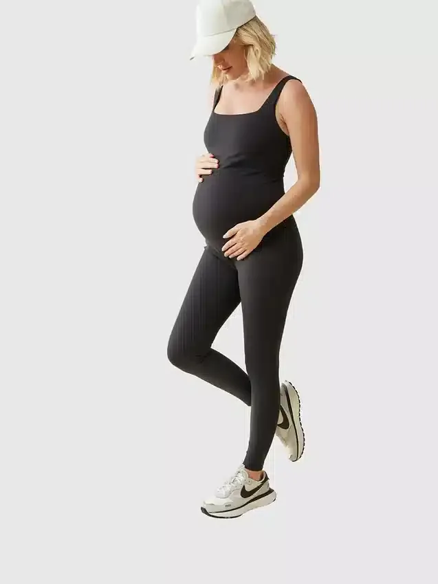 Ingrid e Isabel: mono deportivo largo premamá negro