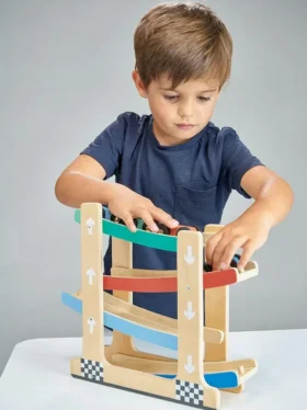 Juguete de madera con rampa para coches de carreras para niños pequeños
