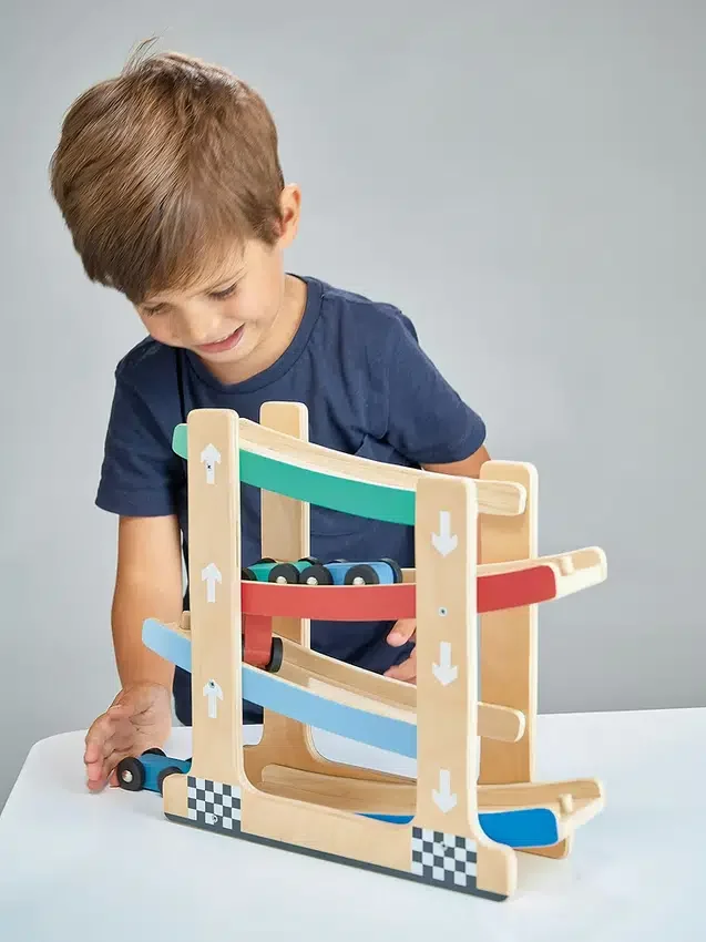 Juguete de madera con rampa para coches de carreras para niños pequeños