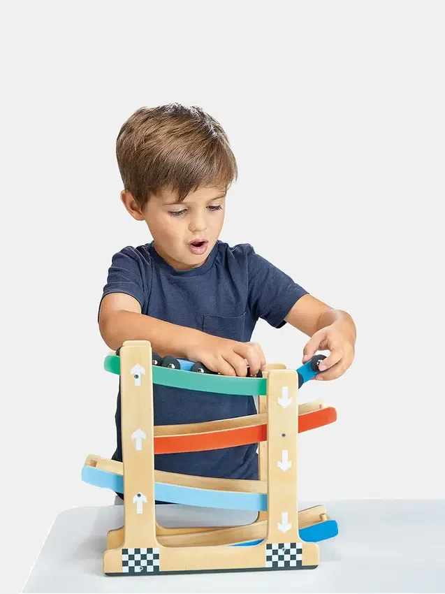 Juguete de madera con rampa para coches de carreras para niños pequeños
