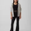 Leggings de rendimiento para niños con corte acampanado