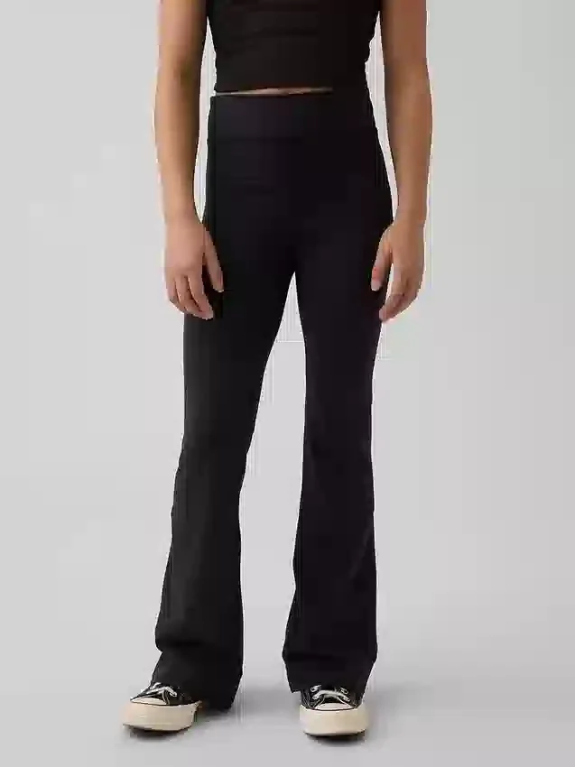 Leggings de rendimiento para niños con corte acampanado