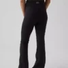 Leggings de rendimiento para niños con corte acampanado