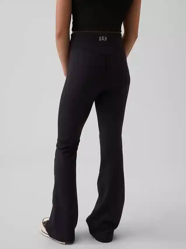Leggings de rendimiento para niños con corte acampanado