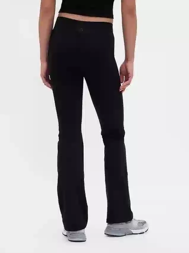 Leggings GapFit de talle medio y corte «power boot»
