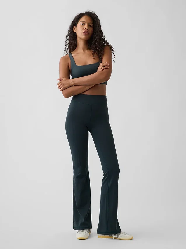 Leggings GapFit Smooth de talle alto y corte acampanado