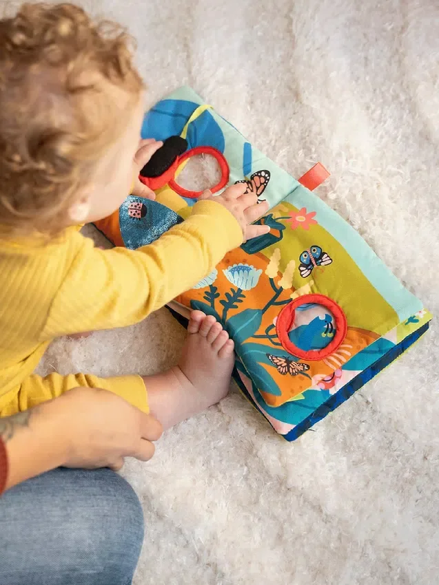 Libro sensorial blando «Bugging Through»