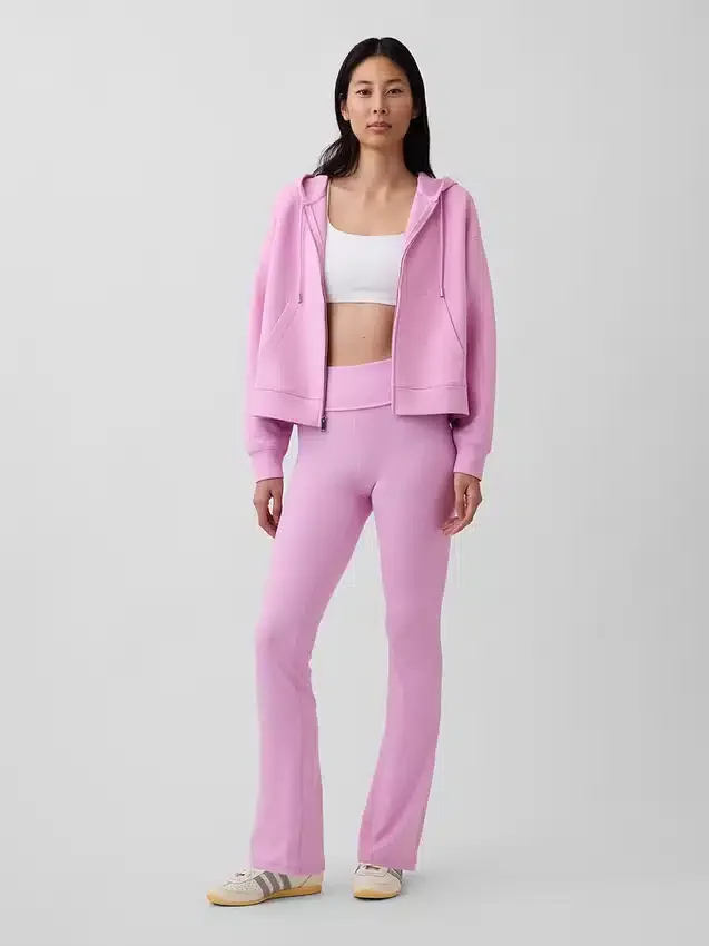 Mallas GapFit Smooth con cintura doblada y corte mini acampanado