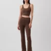 Mallas GapFit Smooth con cintura doblada y corte mini acampanado