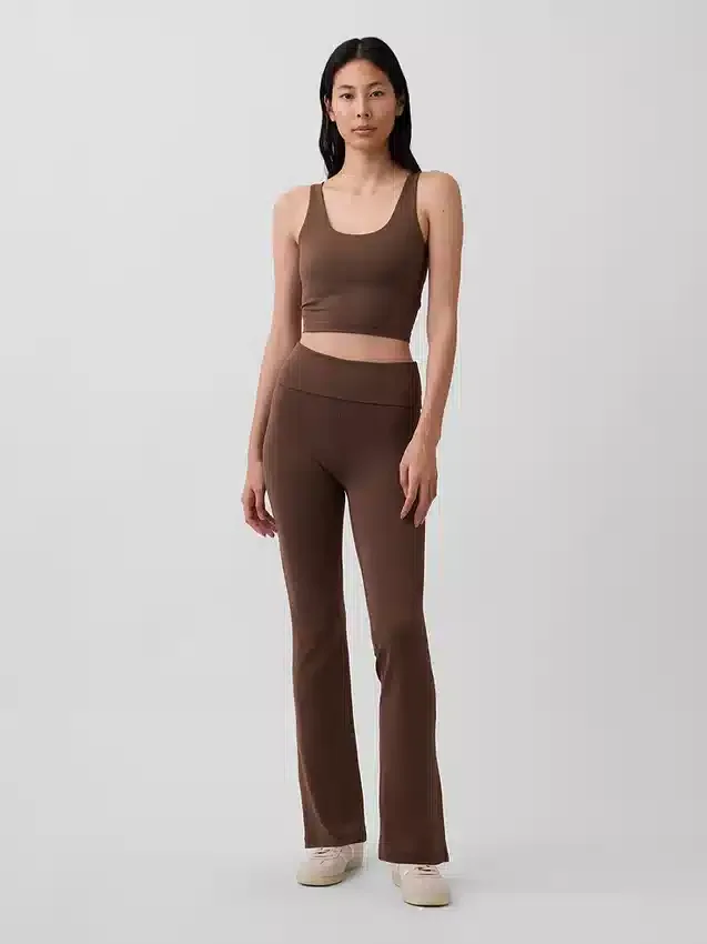 Mallas GapFit Smooth con cintura doblada y corte mini acampanado