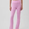Mallas GapFit Smooth con cintura doblada y corte mini acampanado