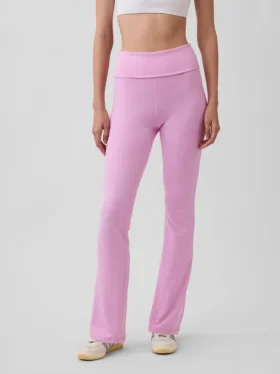 Mallas GapFit Smooth con cintura doblada y corte mini acampanado