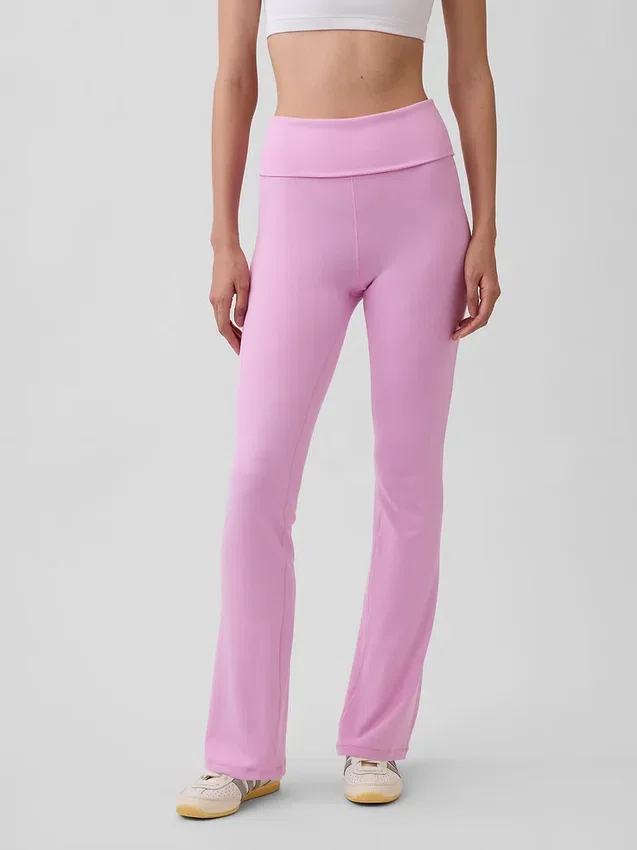 Mallas GapFit Smooth con cintura doblada y corte mini acampanado