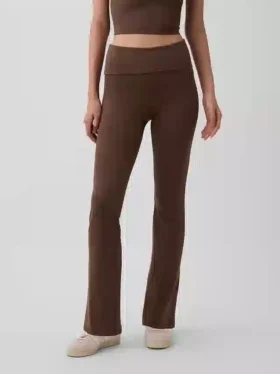 Mallas GapFit Smooth con cintura doblada y corte mini acampanado