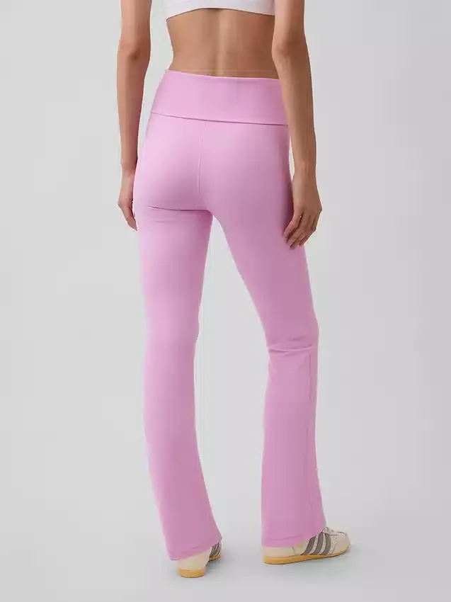 Mallas GapFit Smooth con cintura doblada y corte mini acampanado