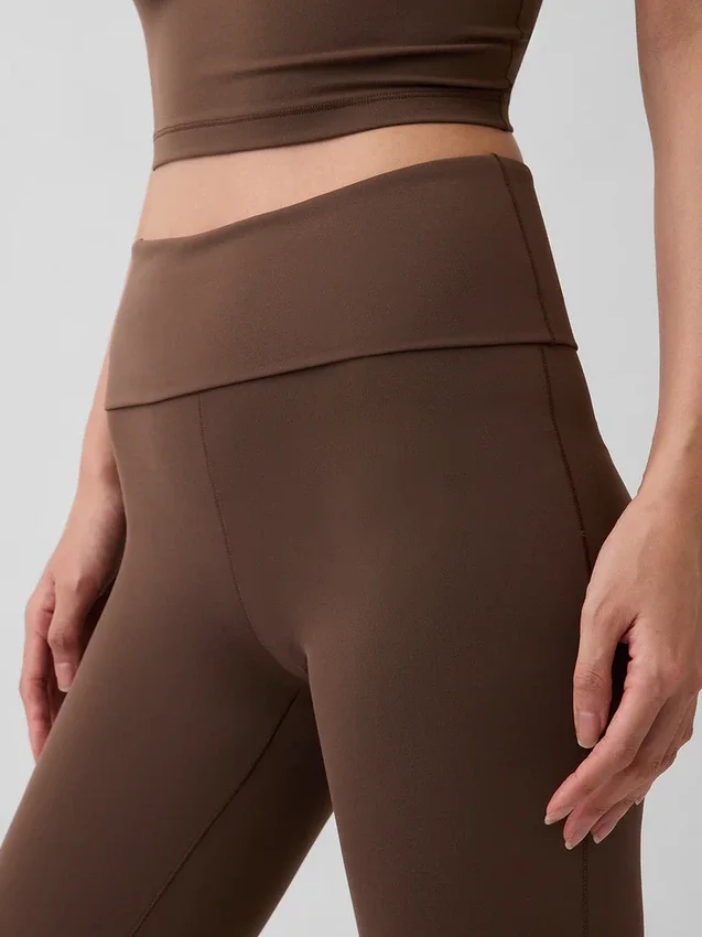 Mallas GapFit Smooth con cintura doblada y corte mini acampanado