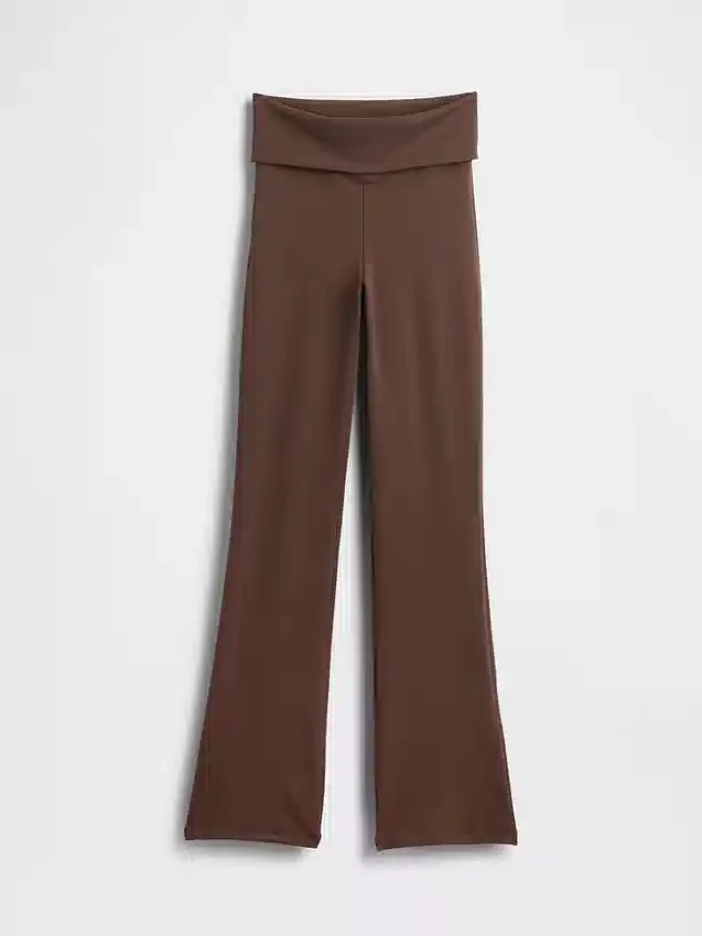Mallas GapFit Smooth con cintura doblada y corte mini acampanado