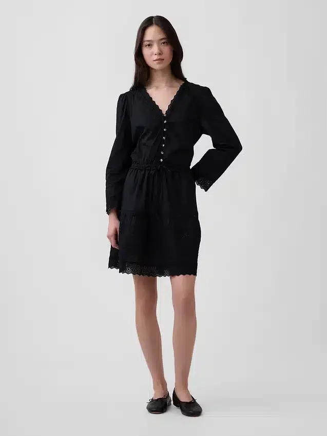 Mini vestido con ribete de encaje