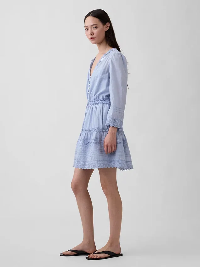 Mini vestido con ribete de encaje