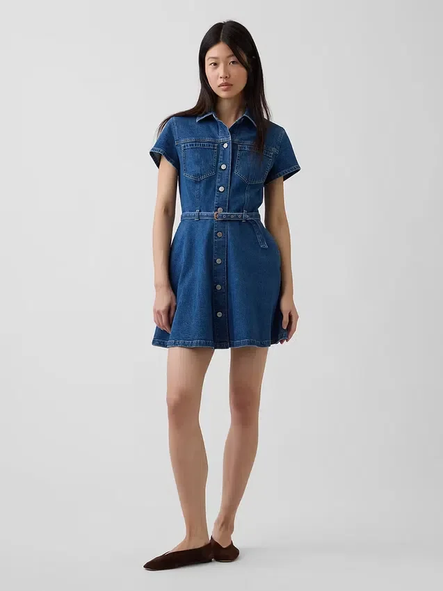 Minivestido camisero de vaquero con cinturón