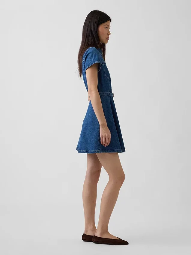 Minivestido camisero de vaquero con cinturón