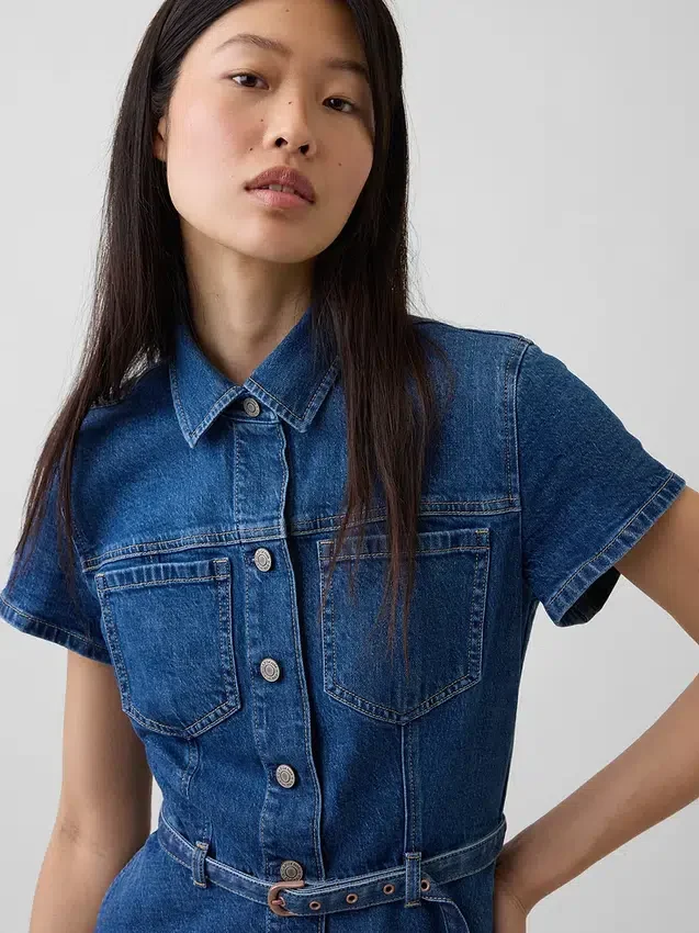 Minivestido camisero de vaquero con cinturón