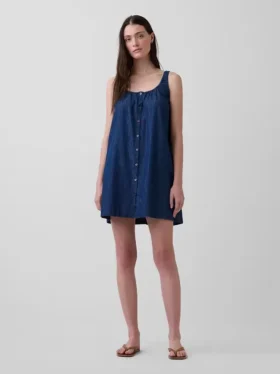 Minivestido con botones en la parte delantera