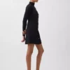 Minivestido con costuras y tejido elástico en dos direcciones